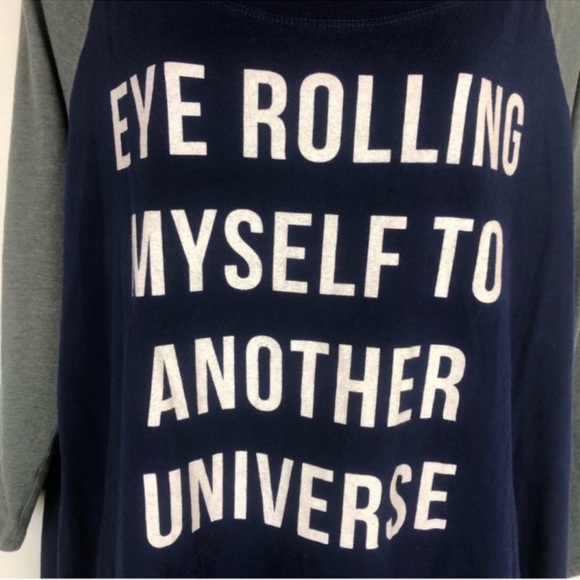 Torrid Women’s Size 0 Raglan top Navy blue with Gray Sleeves Excellent Condition - Picture 2 of 8